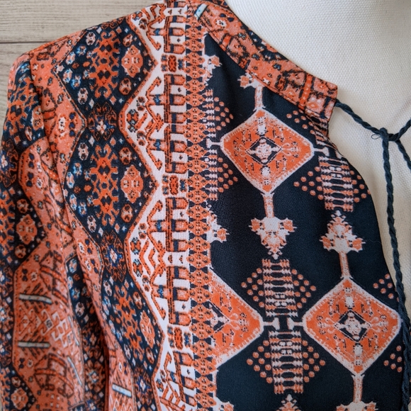 Violet+Claire Top, size large, Blue and orange - Picture 6 of 13